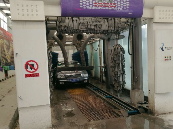 自動(dòng)洗車(chē)